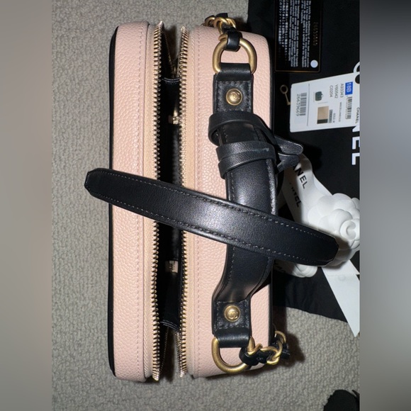 *SOLD*CHANEL Caviar Quilted Medium CC Filigree Vanity Case - NWT - Picture 8 of 12